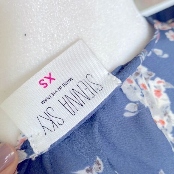 Sienna Sky Blue Foral Wrap Around V Neck Top Short Sleeves XS - Picture 10 of 12